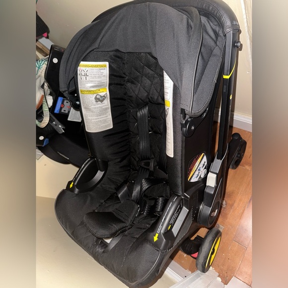 COPY - Doona deluxe stroller and car seat - Picture 7 of 9